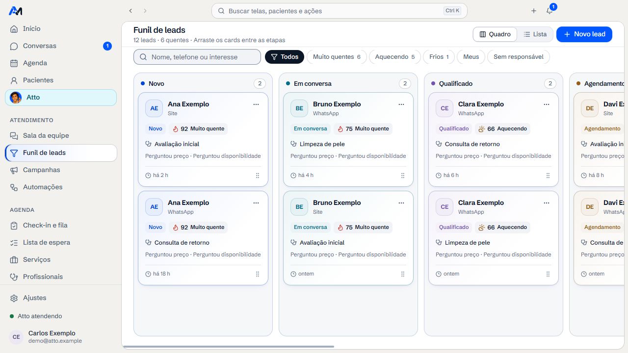 Funil de leads no aplicativo Atenda com contatos organizados por etapa (dados de demonstração)